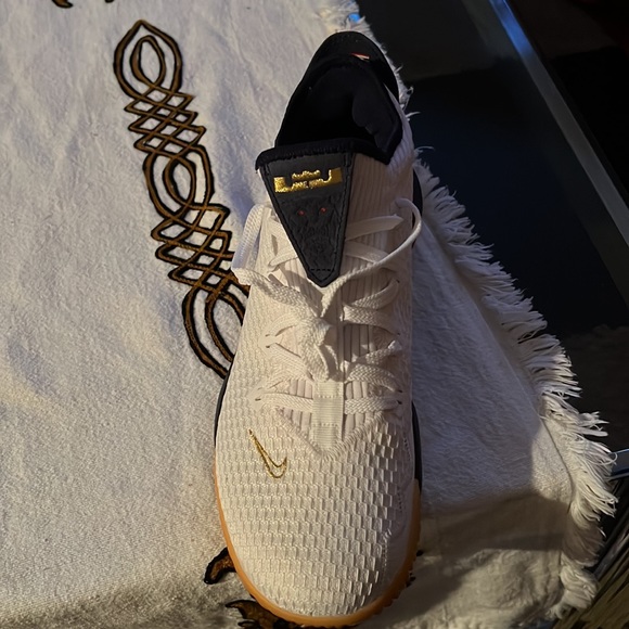 Brand new shoes - Picture 3 of 4